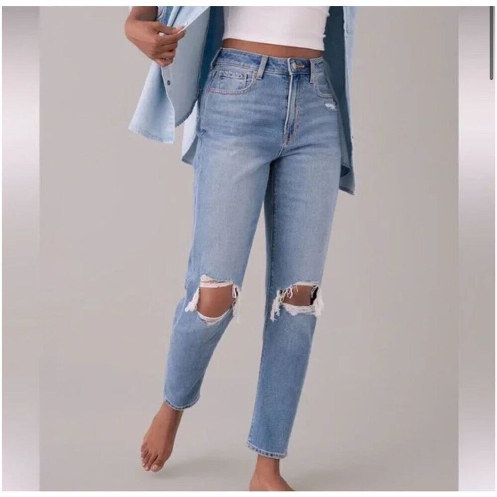 AMERICAN EAGLE Denim Ripped High Waisted Mom Jeans Size 6 Blue EUC L374